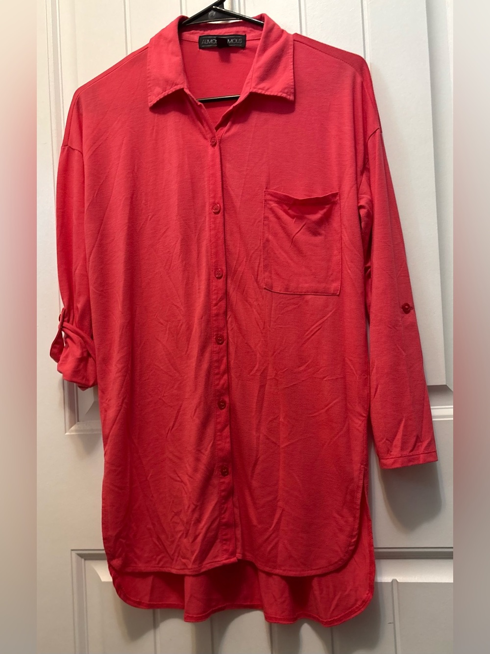 Almost Famous Coral Button-Front high-low Tunic. Size Medium.